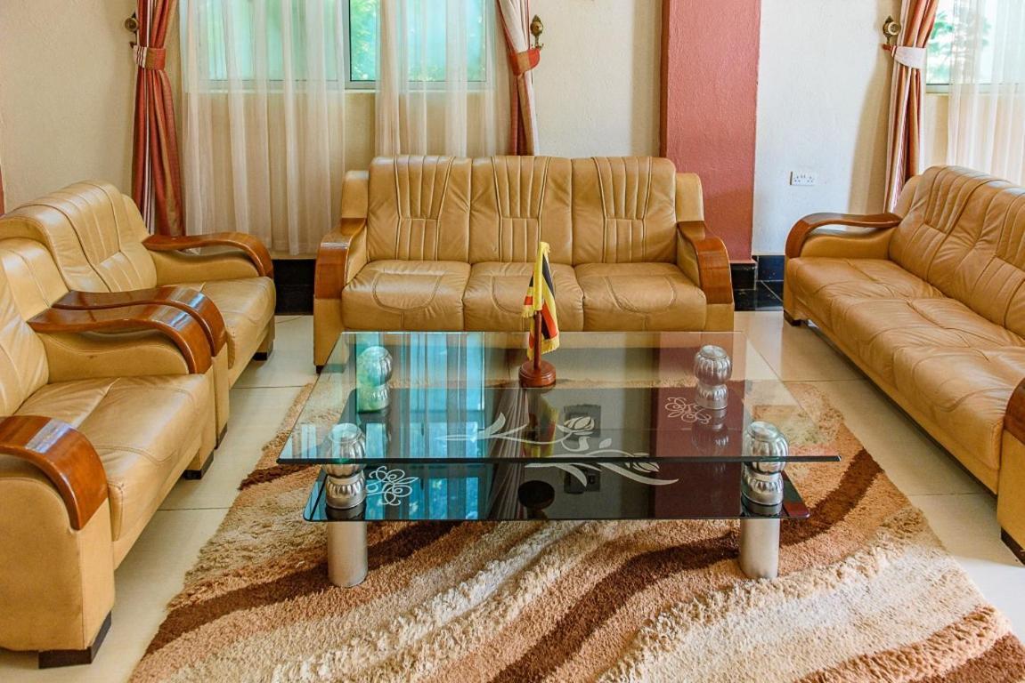 Garden Courts Hotel Masaka Ngoại thất bức ảnh