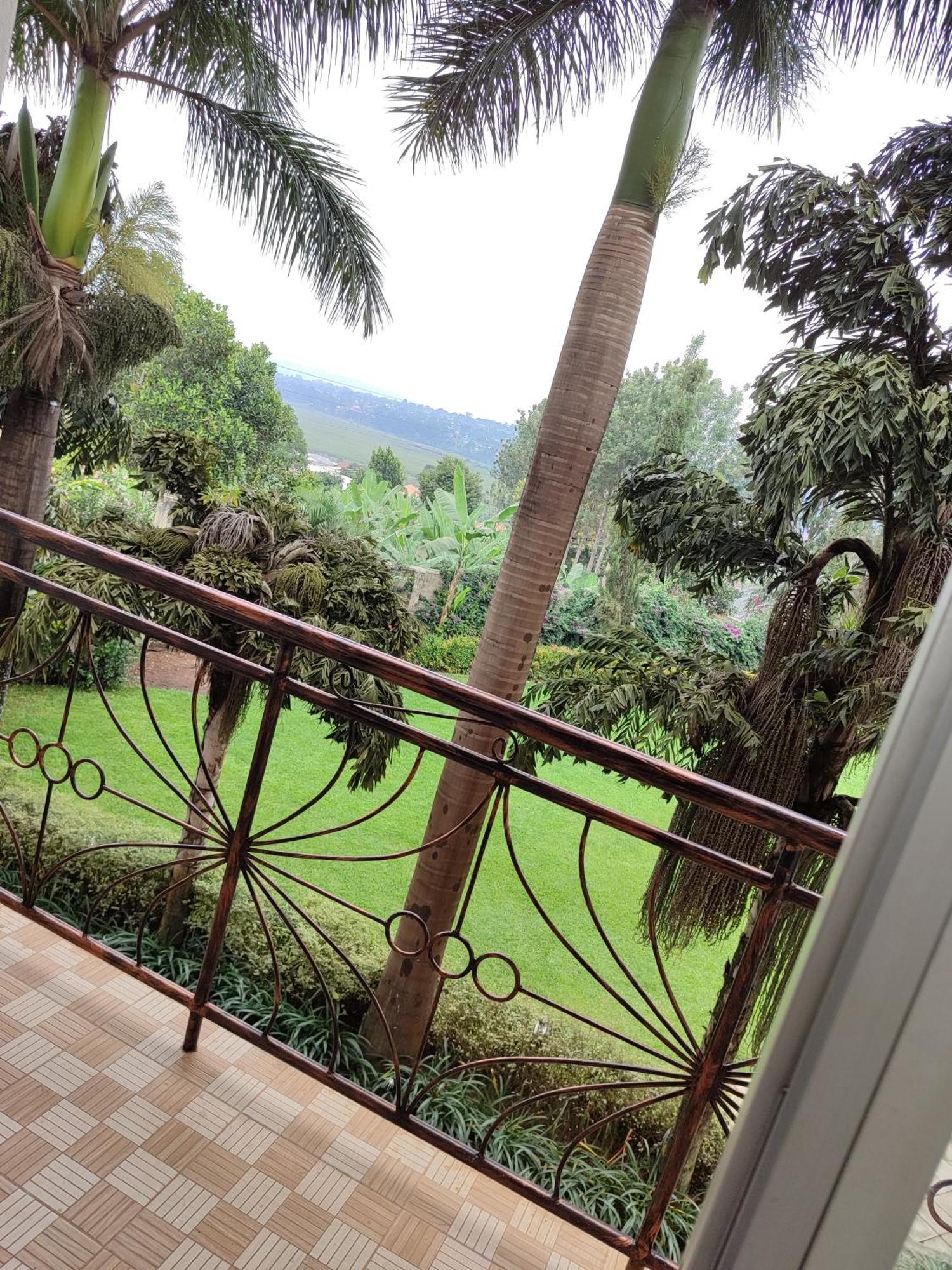 Garden Courts Hotel Masaka Ngoại thất bức ảnh