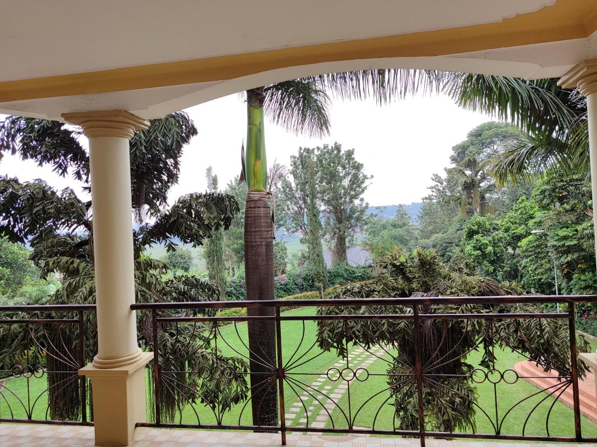 Garden Courts Hotel Masaka Ngoại thất bức ảnh